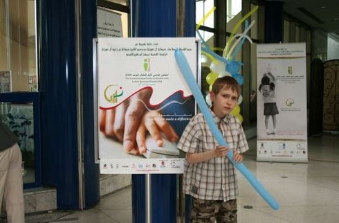 Foto: Privat. Mit freundl. Gen. Auf der Autismus-Konferenz 2008 in Abu Dhabi.